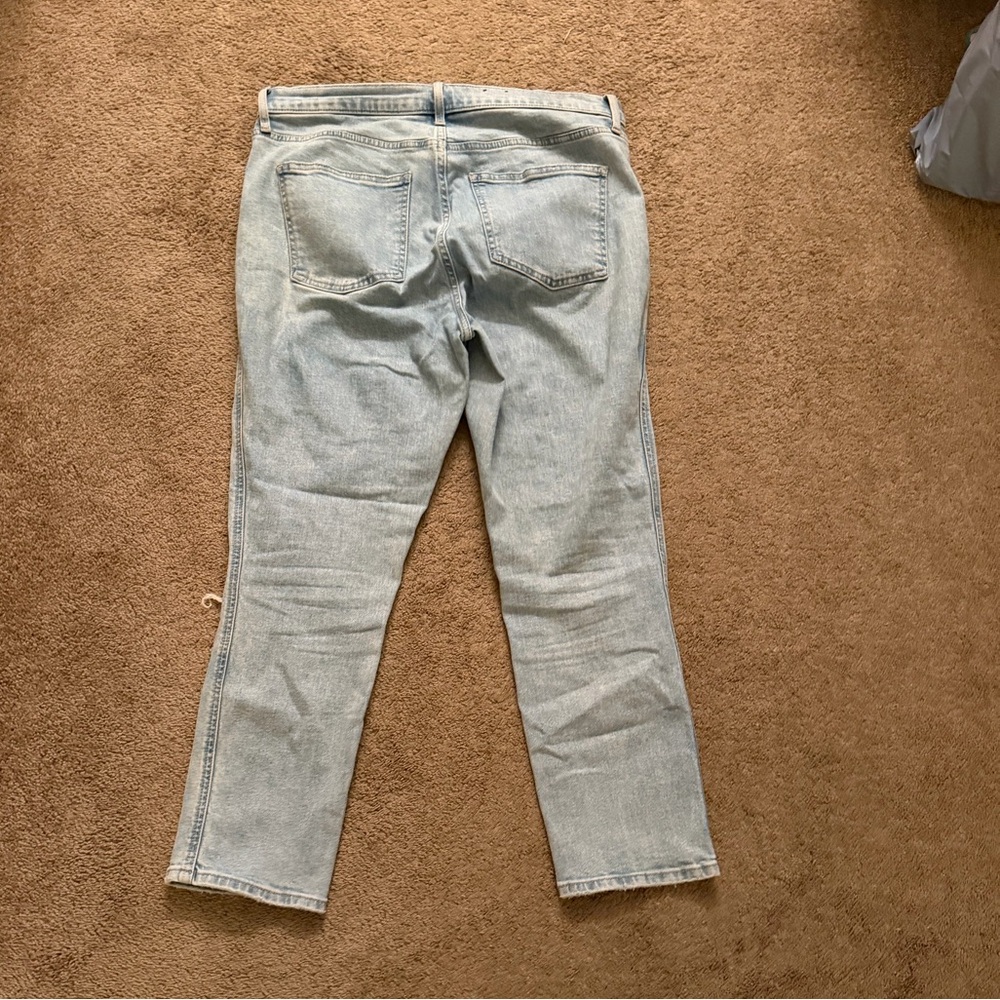 Gap vintage slim Straight mid rise distressed Jeans, size 32 regular. - Picture 2 of 3